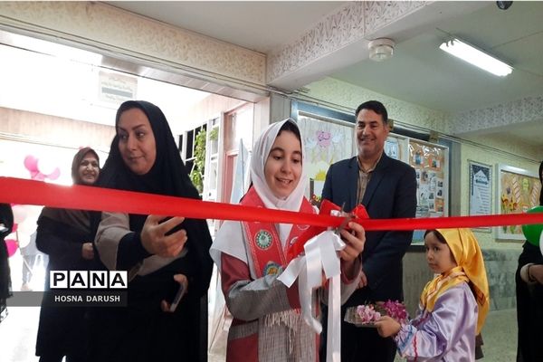 مراسم هفته کتاب در دبستان شهدای فرهنگی ناحیه ۷ مشهد مقدس