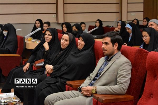 آشنایی با تشریح و تبیین برنامه‌های ستاد شاهد با دانش‌آموزان طرح پراکنده شاهد در مدارس ناحیه یک مشهد