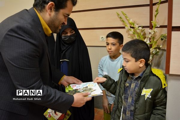 آشنایی با تشریح و تبیین برنامه‌های ستاد شاهد با دانش‌آموزان طرح پراکنده شاهد در مدارس ناحیه یک مشهد