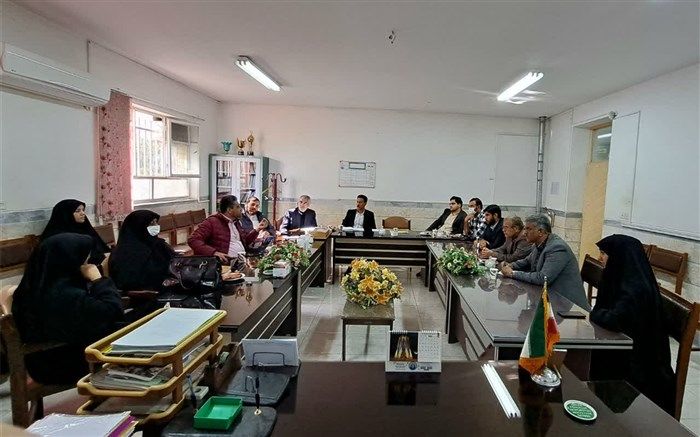 فعالیت‌ها و ایده‌های دانش‌آموزان مورد حمایت قرار گیرد