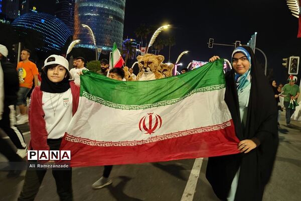 حمایت دانش‌آموزان ایرانی مقیم قطر از تیم ملی فوتبال ایران