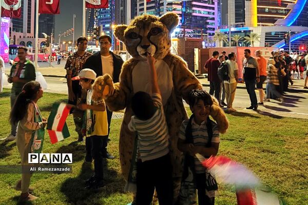 حمایت دانش‌آموزان ایرانی مقیم قطر از تیم ملی فوتبال ایران