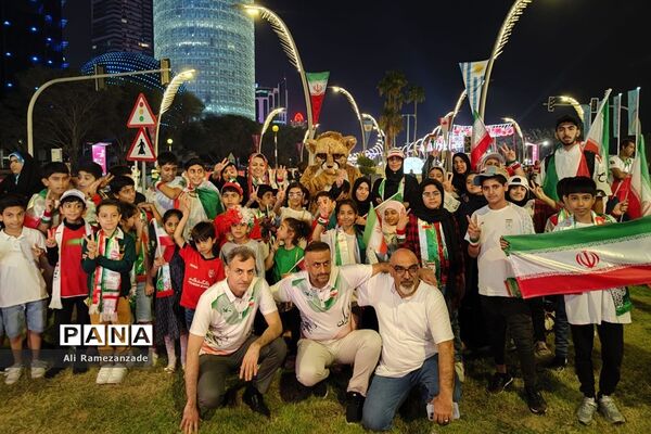 حمایت دانش‌آموزان ایرانی مقیم قطر از تیم ملی فوتبال ایران