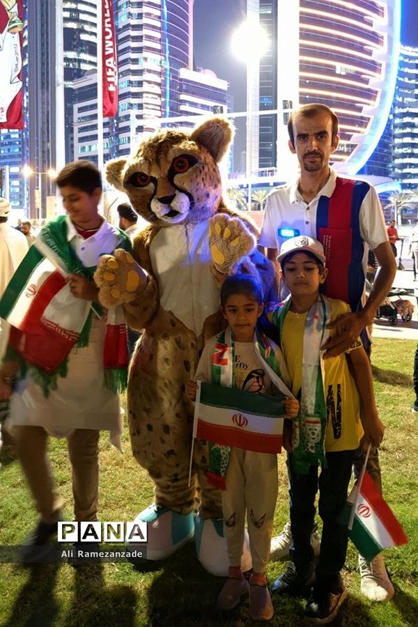 حمایت دانش‌آموزان ایرانی مقیم قطر از تیم ملی فوتبال ایران