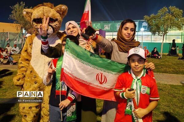 حمایت دانش‌آموزان ایرانی مقیم قطر از تیم ملی فوتبال ایران