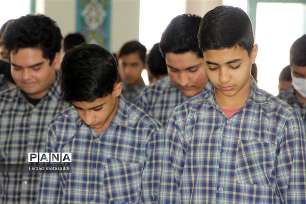 اجرای طرح «نماز نور چشم » در دبیرستان صالحی زاده‌  ناحیه ۲ یزد