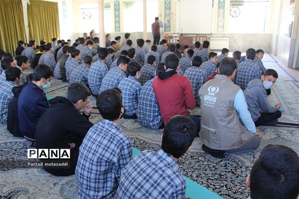 اجرای طرح «نماز نور چشم » در دبیرستان صالحی زاده‌  ناحیه ۲ یزد