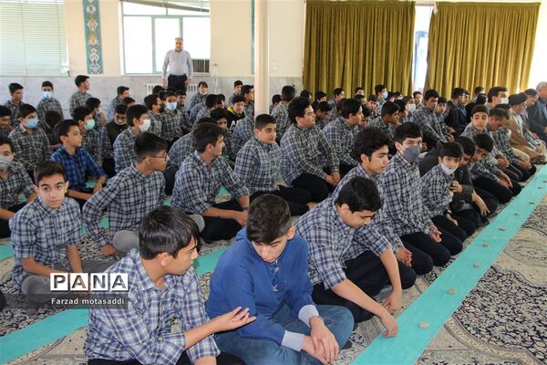 اجرای طرح «نماز نور چشم » در دبیرستان صالحی زاده‌  ناحیه ۲ یزد