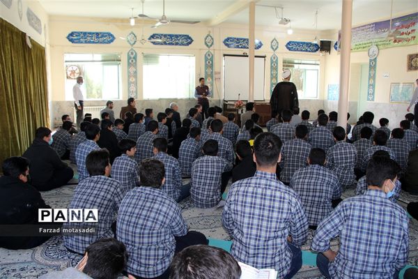 اجرای طرح «نماز نور چشم » در دبیرستان صالحی زاده‌  ناحیه ۲ یزد