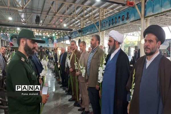 گلباران و عطر افشانی مزار شهدای ملارد در هفته بسیج