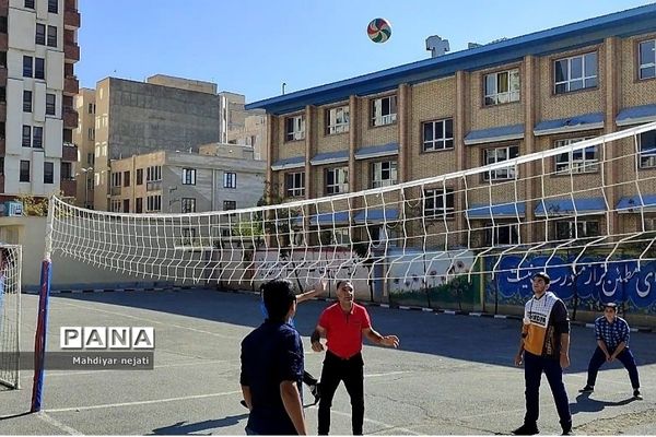 برگزاری مسابقات ورزشی ویژه هفته بسیج در مدرسه شهید بهشتی رودهن
