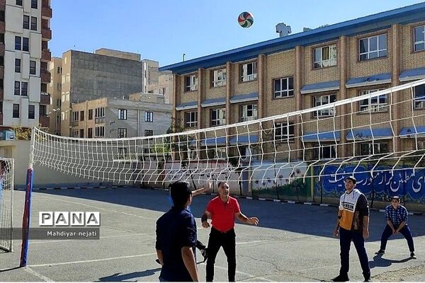 برگزاری مسابقات ورزشی ویژه هفته بسیج در مدرسه شهید بهشتی رودهن