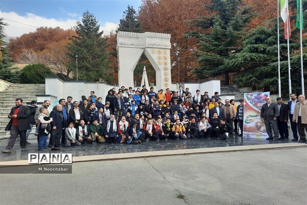 دعای ندبه در جوار مزار شهدای گمنام اردوگاه شهید‌باهنر