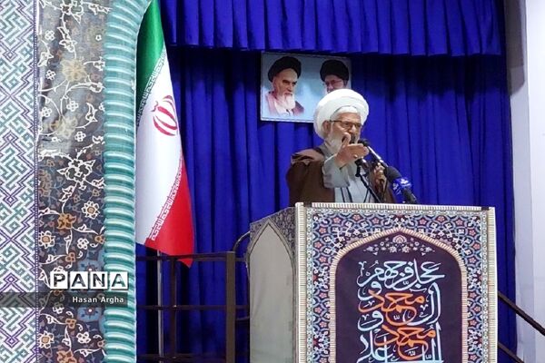 حضور پرشور بسیجیان در نماز جمعه زنجان به‌مناسبت هفته بسیج