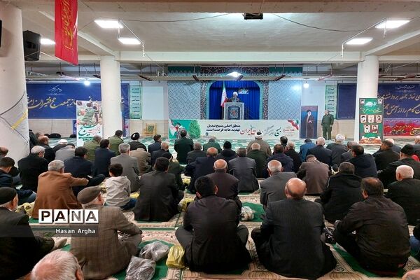 حضور پرشور بسیجیان در نماز جمعه زنجان به‌مناسبت هفته بسیج