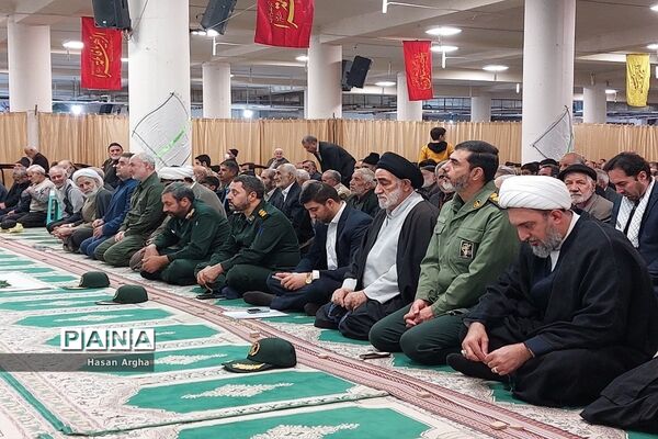 حضور پرشور بسیجیان در نماز جمعه زنجان به‌مناسبت هفته بسیج