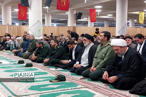 حضور پرشور بسیجیان در نماز جمعه زنجان به‌مناسبت هفته بسیج