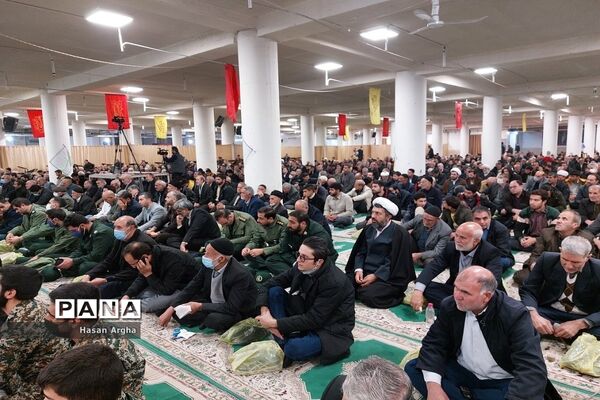 حضور پرشور بسیجیان در نماز جمعه زنجان به‌مناسبت هفته بسیج