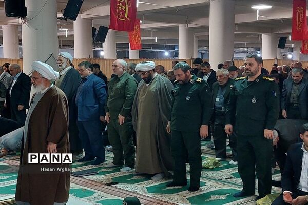 حضور پرشور بسیجیان در نماز جمعه زنجان به‌مناسبت هفته بسیج