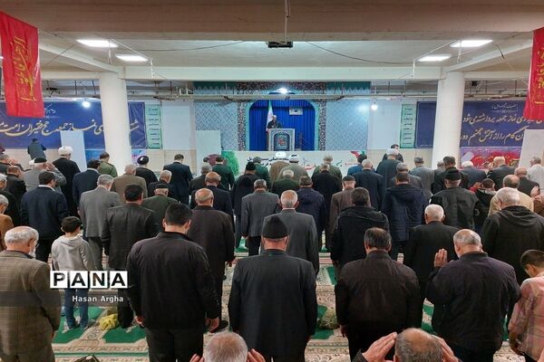 حضور پرشور بسیجیان در نماز جمعه زنجان به‌مناسبت هفته بسیج