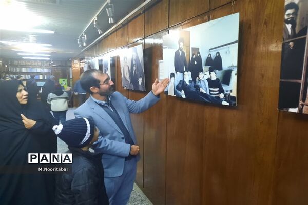 تجدید پیمان فرهنگیان و دانش‌آموزان با آرمان‌های انقلاب در حسینیه جماران