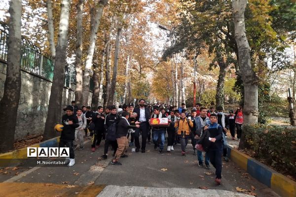 تجدید پیمان فرهنگیان و دانش‌آموزان با آرمان‌های انقلاب در حسینیه جماران