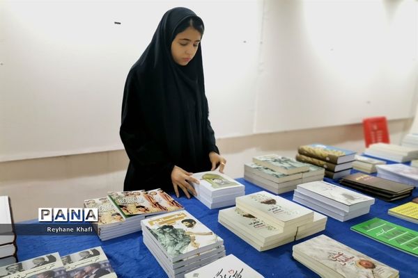 نمایشگاه کتاب، دنیای جلدهای رنگارنگ در پاکدشت