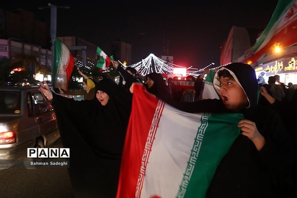 شادی مردم تهران پس از پیروزی ایران مقابل ولز