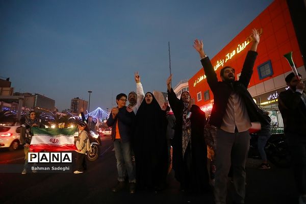 شادی مردم تهران پس از پیروزی ایران مقابل ولز