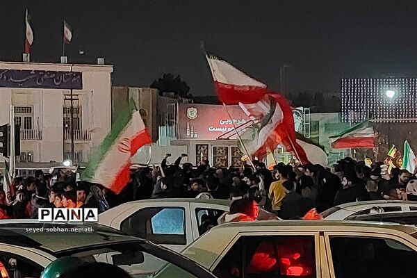 شادمانی مردم انقلابی مشهد بعد از پیروزی مقتدرانه تیم ملی فوتبال ایران برابر ولز