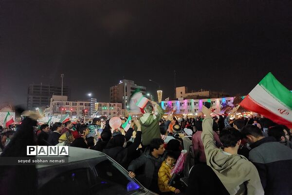 شادمانی مردم انقلابی مشهد بعد از پیروزی مقتدرانه تیم ملی فوتبال ایران برابر ولز
