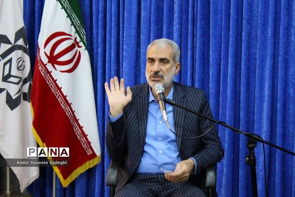 نشست صمیمی  یوسف نوری  وزیر آموزش و پرورش و هیئت همراه  با نماینده ولی فقیه در استان و امام جمعه بوشهر
