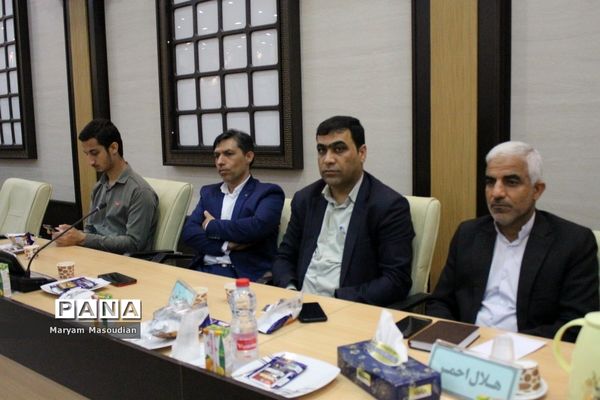 نشست صمیمی وزیر آموزش و پرورش با نمایندگان تشکل‌های دانش‌آموزی استان بوشهر