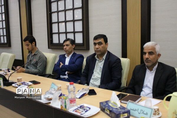 نشست صمیمی وزیر آموزش و پرورش با نمایندگان تشکل‌های دانش‌آموزی استان بوشهر