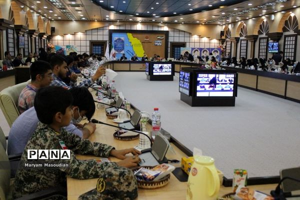 نشست صمیمی وزیر آموزش و پرورش با نمایندگان تشکل‌های دانش‌آموزی استان بوشهر