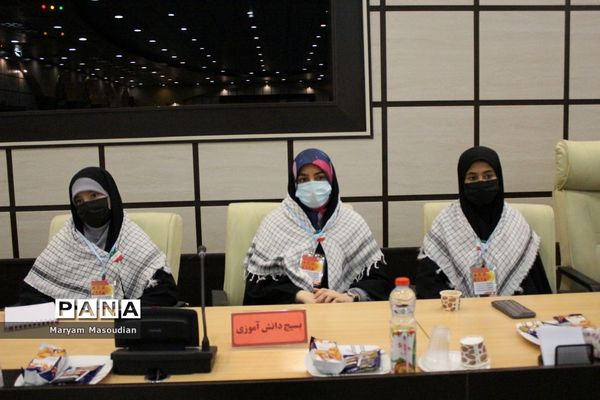 نشست صمیمی وزیر آموزش و پرورش با نمایندگان تشکل‌های دانش‌آموزی استان بوشهر