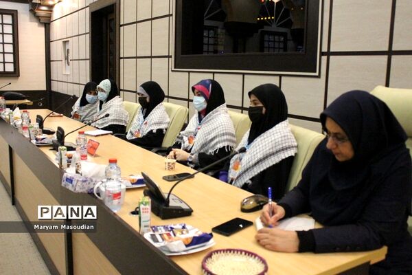 نشست صمیمی وزیر آموزش و پرورش با نمایندگان تشکل‌های دانش‌آموزی استان بوشهر