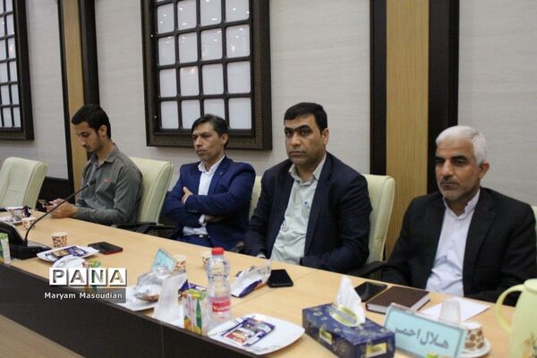 نشست صمیمی وزیر آموزش و پرورش با نمایندگان تشکل‌های دانش‌آموزی استان بوشهر