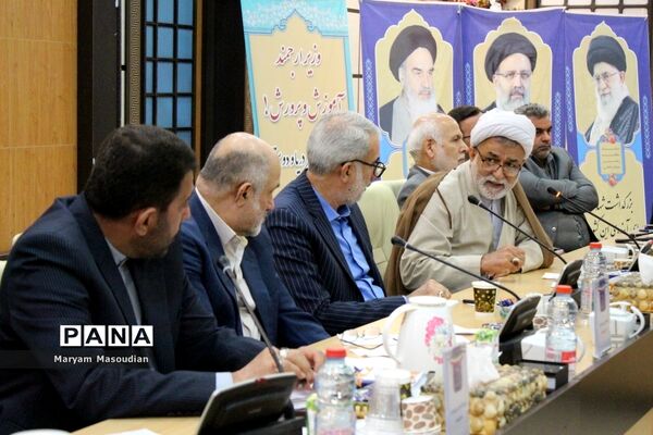 جلسه شورای آموزش و پرورش و قرارگاه عدالت تربیتی استان بوشهر با حضور وزیر آموزش و پرورش