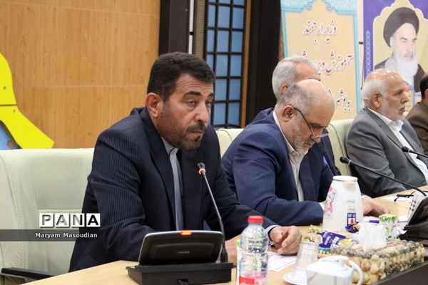 نشست صمیمی وزیر آموزش و پرورش با فرهنگیان استان بوشهر