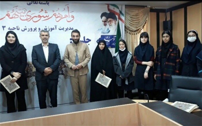 تجلیل از دانش‌آموزان برتر مسابقات علمی، فرهنگی، هنری و ورزشی دبیرستان فرزانگان 3 کرج