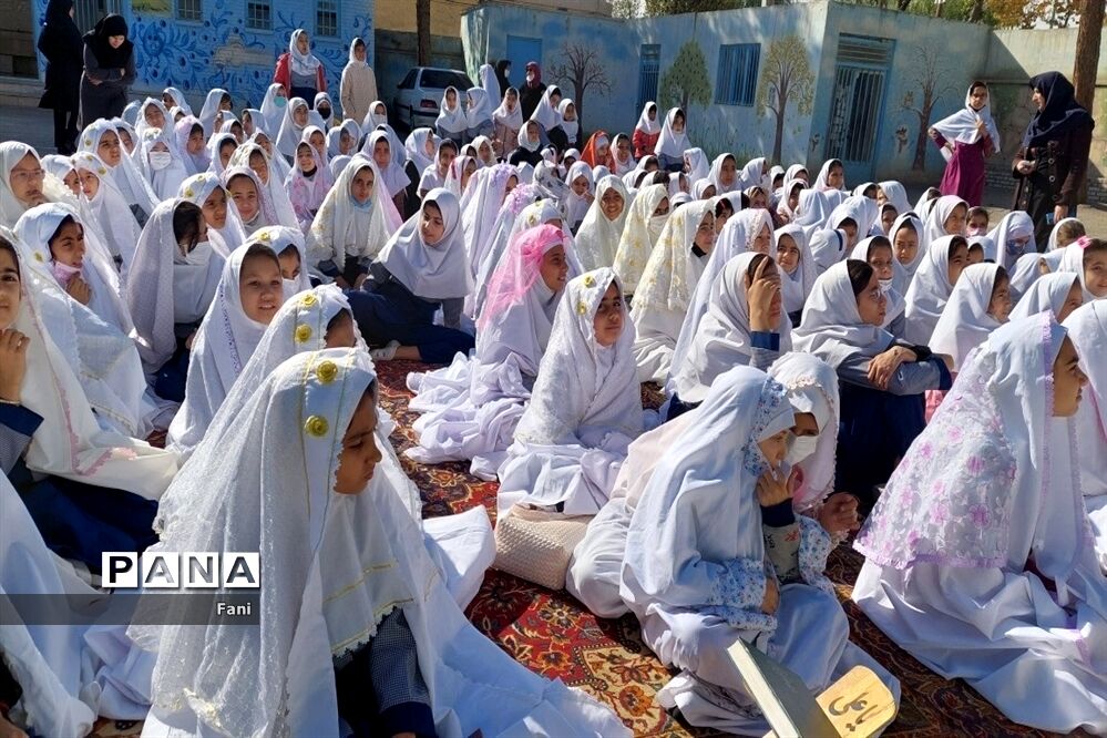 محفل انس با قرآن در مدرسه شهید محراب فلاورجان