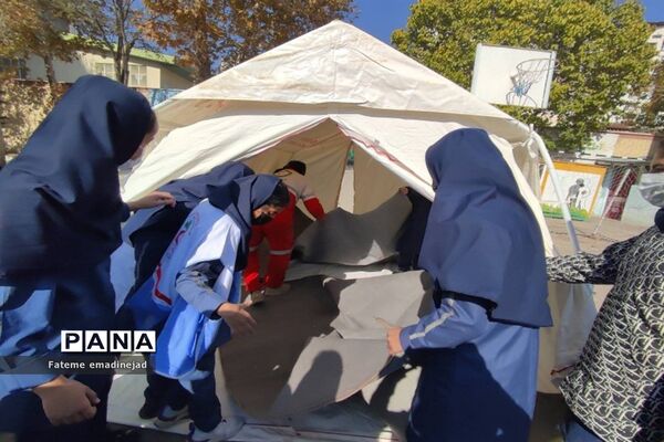 برگزاری مانور آموزشی و عملیاتی اسکان پس از زلزله در مدرسه  تربیت رودهن