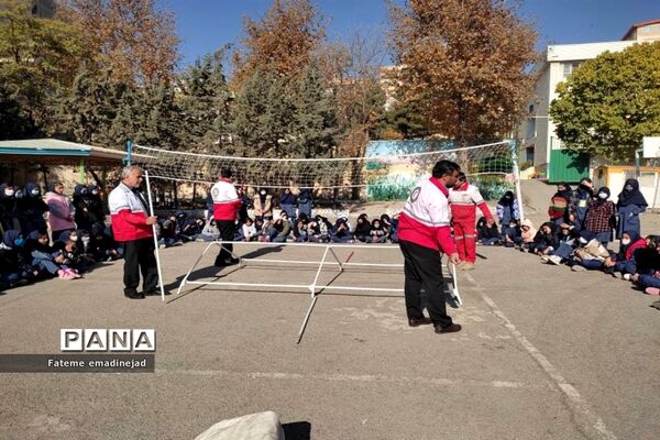 برگزاری مانور آموزشی و عملیاتی اسکان پس از زلزله در مدرسه  تربیت رودهن