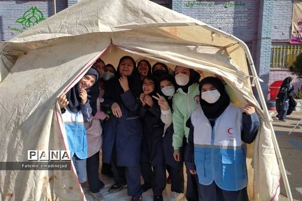 برگزاری مانور آموزشی و عملیاتی اسکان پس از زلزله در مدرسه  تربیت رودهن