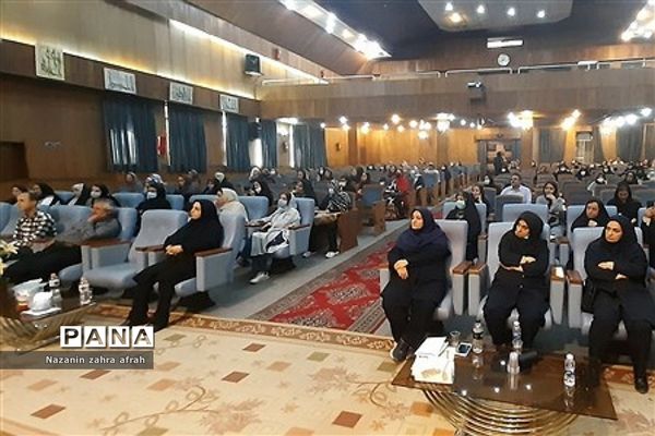 برگزاری جلسات آموزش خانواده در مدارس رودهن