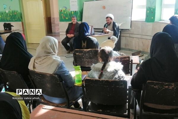 برگزاری جلسات آموزش خانواده در مدارس رودهن