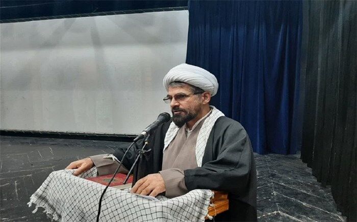 بسیجیان جهت‌نمای حرکت را به جامعه نشان می‌دهند
