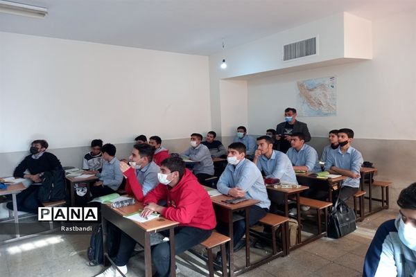 آموزش آتش‌نشانی در دبیرستان فرهنگ عرفان منطقه ۱۳