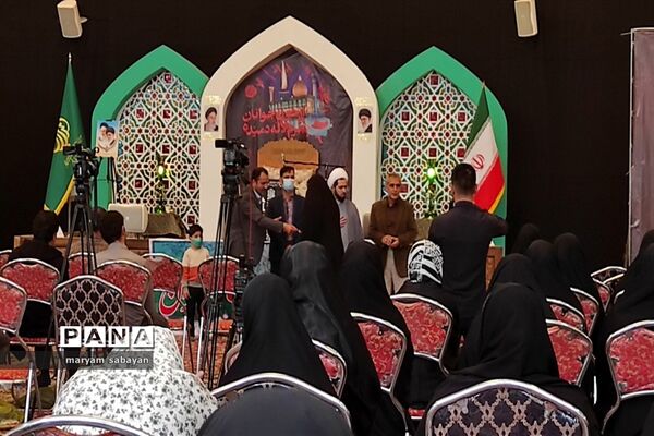 کارگاه آموزشی «بی‌هویتی زن در فرهنگ غرب و فروپاشی خانواده» در حرم مطهر شاهچراغ